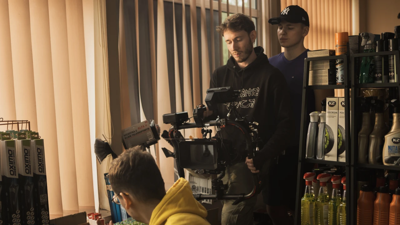Bartłomiej Mania jako operator kamery w filmie pt. "PB95"