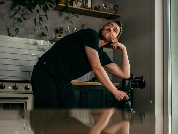 Bartłomiej Mania. Śmieszne zdjęcie z planu filmowego