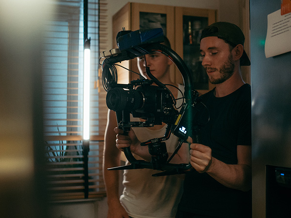 ja jako asystent kamery i operator Dawid Znyk na planie filmu "Insta Stories"